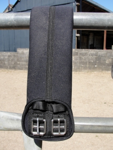 Neoprene dressage girth